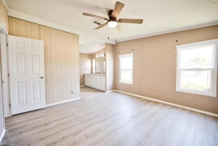 121  Belle Isle  CIR, Naples, FL 34112