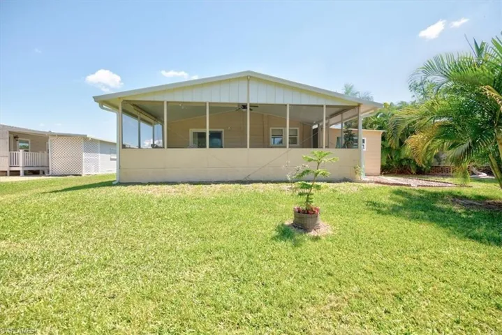 121  Belle Isle  CIR, Naples, FL 34112