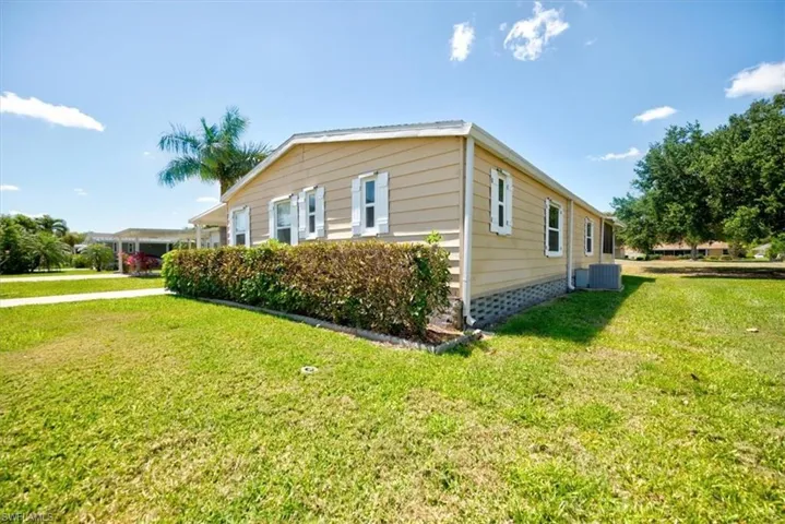 121  Belle Isle  CIR, Naples, FL 34112