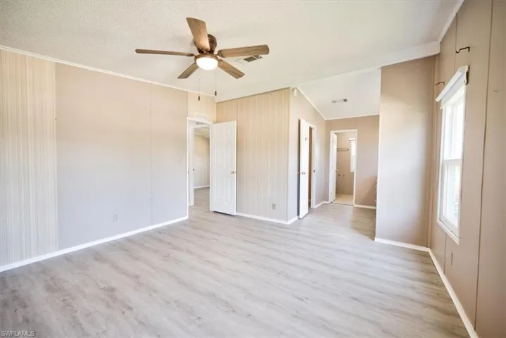 121  Belle Isle  CIR, Naples, FL 34112