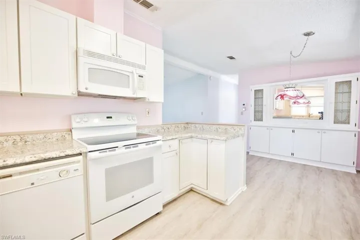 121  Belle Isle  CIR, Naples, FL 34112