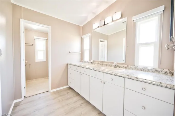 121  Belle Isle  CIR, Naples, FL 34112