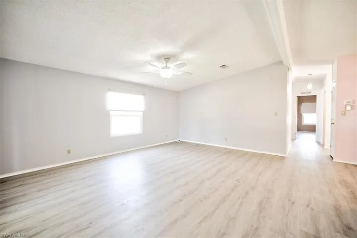 121  Belle Isle  CIR, Naples, FL 34112