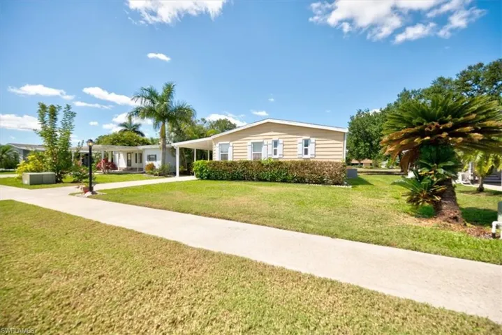 121  Belle Isle  CIR, Naples, FL 34112