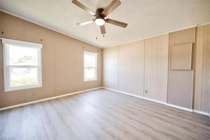 121  Belle Isle  CIR, Naples, FL 34112