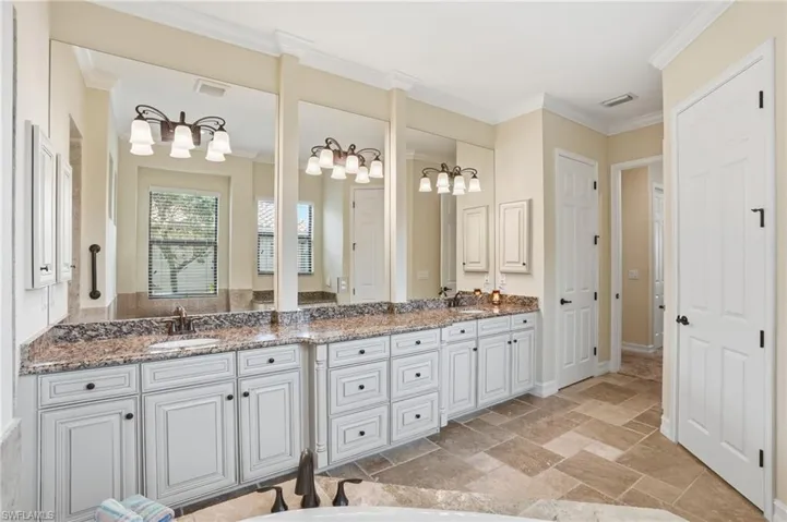 3266 Runaway Ln, Naples, Florida 34114