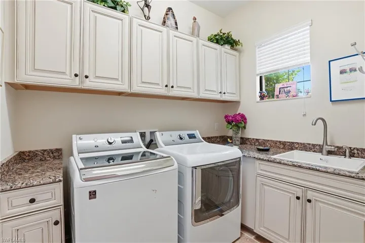 3266 Runaway Ln, Naples, Florida 34114