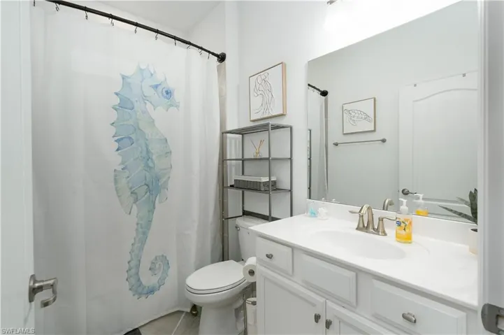 1 of 3 Full bathrooms (main bathroom)
