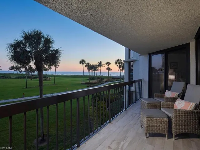 4551 Gulf Shore Blvd N 204, Naples, Florida 34103