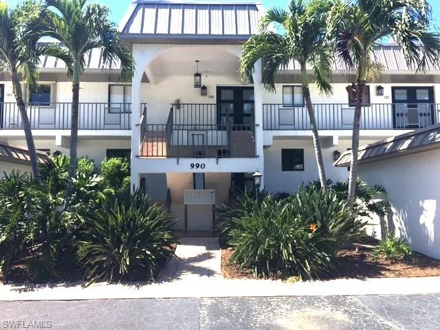 990  8th S ST, Naples, FL 34102