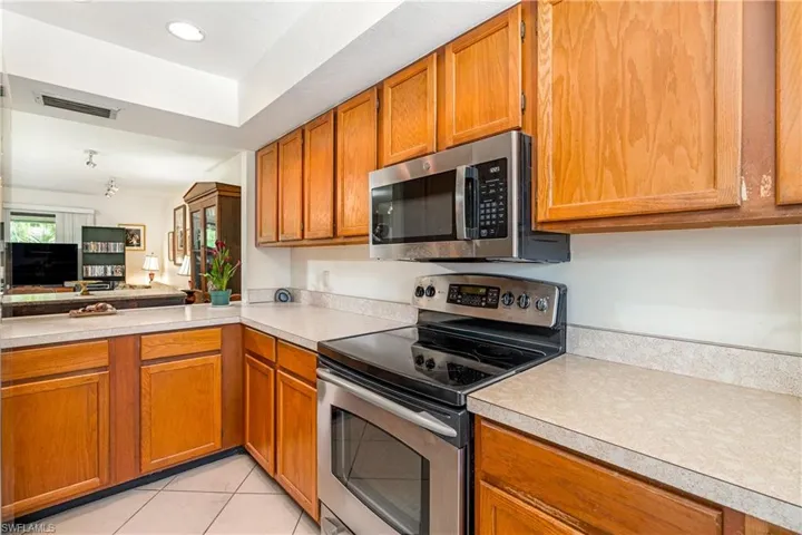 990 8th St S # 2a, Naples Fl 34102