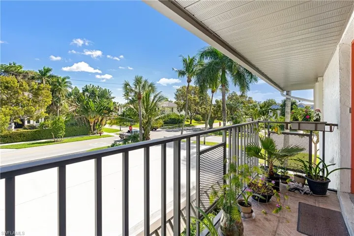 990 8th St S # 2a, Naples Fl 34102