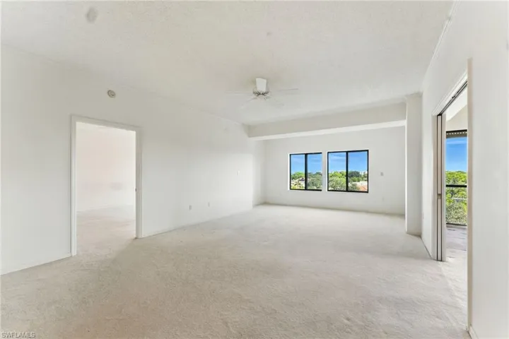 900  Arbor Lake  DR, Naples, FL 34110