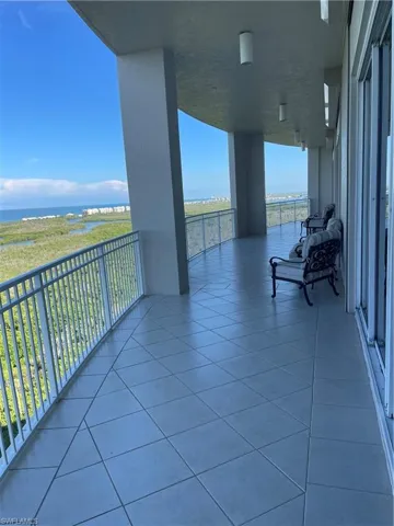 Clubhouse Balcony 17th Floor