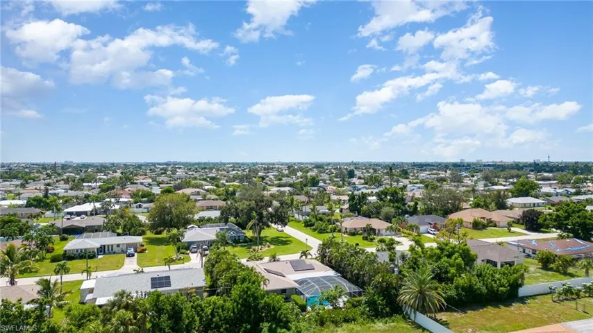 Neighborhood of 1402  SE 33rd St