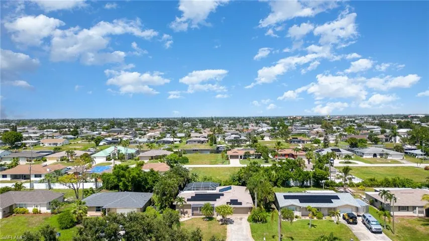 Neighborhood of 1402  SE 33rd St