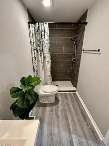 Upstairs bathroom View 2