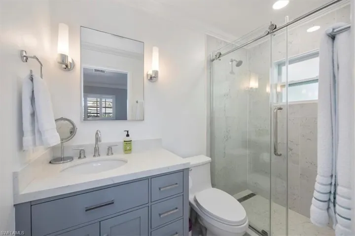 Primary en-suite bathroom.