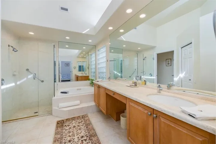 3868  CLIPPER COVE  DR, Naples, FL 34112