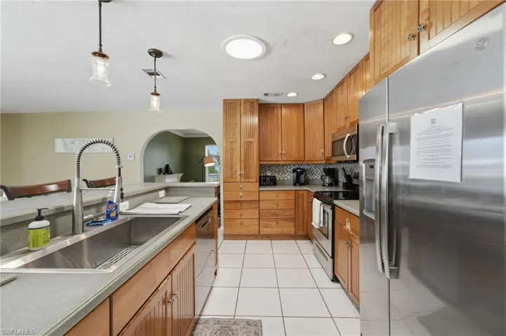 902 El Dorado Pkwy E, Cape Coral, Florida 33904