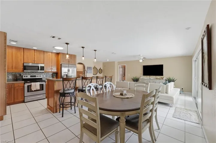 902 El Dorado Pkwy E, Cape Coral, Florida 33904