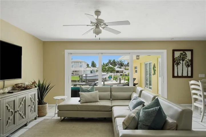 902 El Dorado Pkwy E, Cape Coral, Florida 33904
