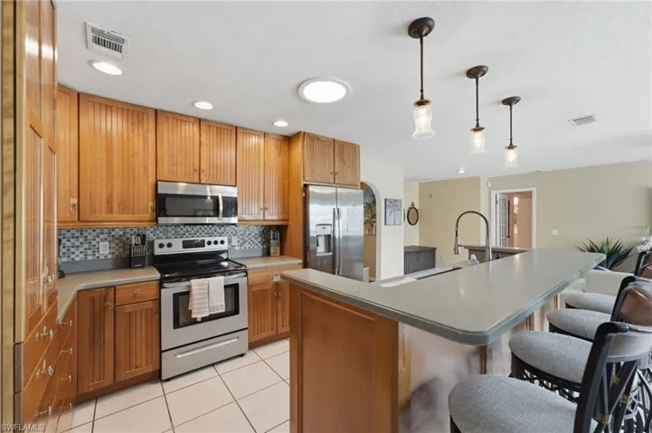 902 El Dorado Pkwy E, Cape Coral, Florida 33904