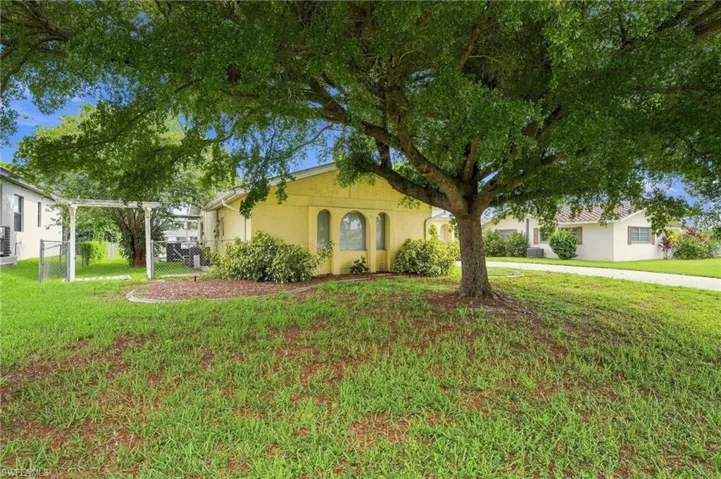 902 El Dorado Pkwy E, Cape Coral, Florida 33904