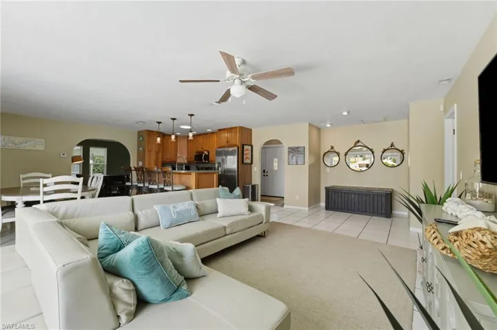 902 El Dorado Pkwy E, Cape Coral, Florida 33904