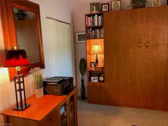 Second Bederoom/Office with Murphy Bed