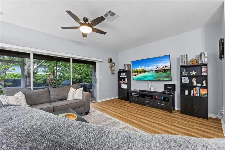 8169 Pacific Beach Dr, Fort Myers, Florida 33966