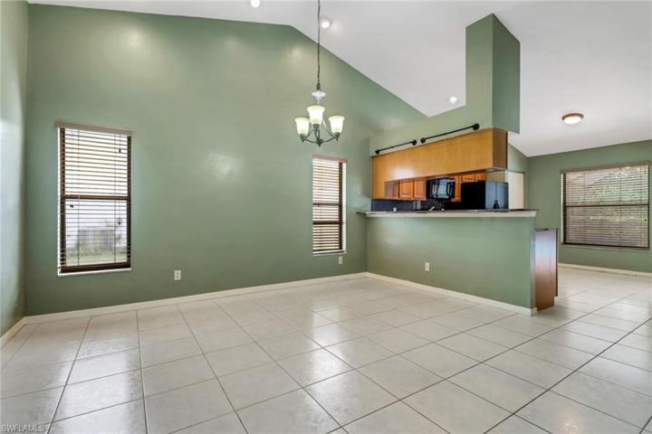 1374  Foxfire  LN, Naples, FL 34104