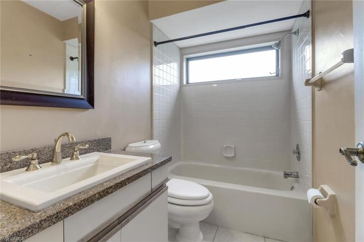 1374  Foxfire  LN, Naples, FL 34104