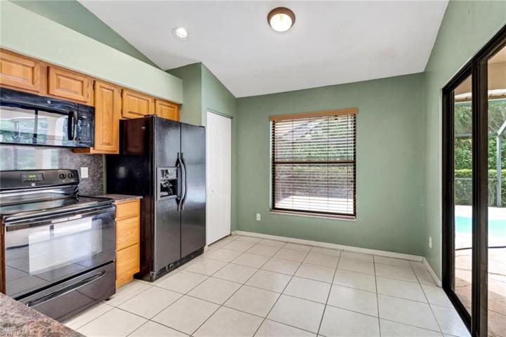 1374  Foxfire  LN, Naples, FL 34104