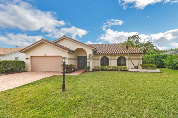 1374  Foxfire  LN, Naples, FL 34104