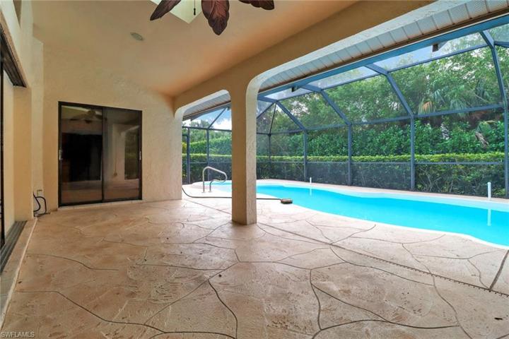 1374  Foxfire  LN, Naples, FL 34104