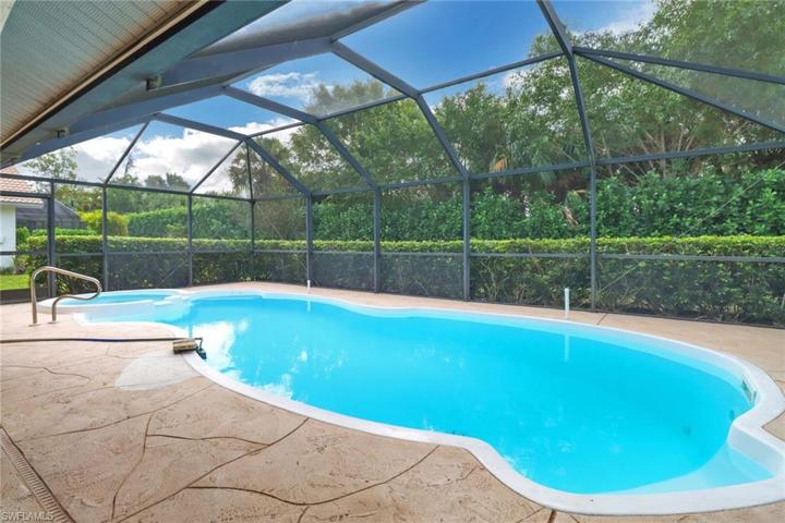 1374  Foxfire  LN, Naples, FL 34104