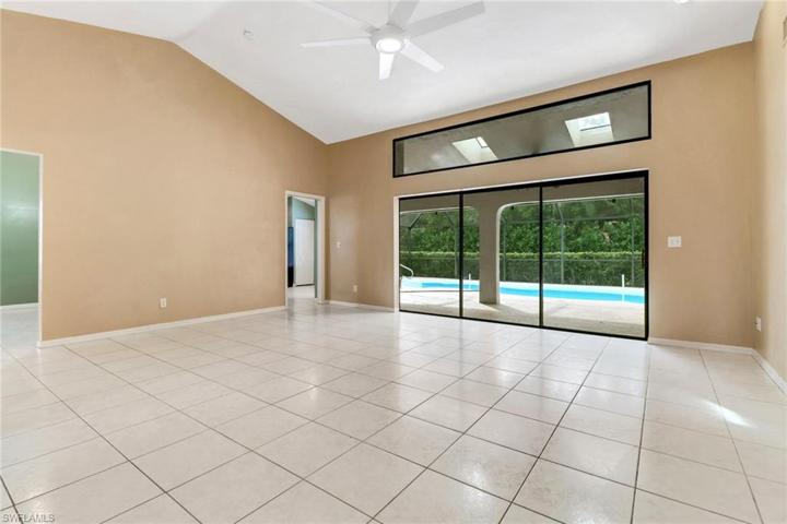 1374  Foxfire  LN, Naples, FL 34104