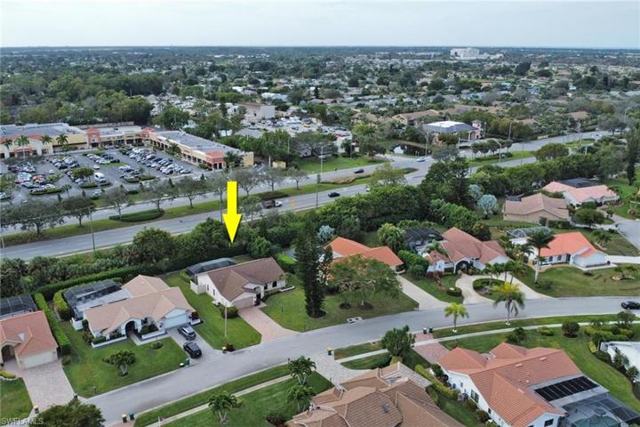 1374  Foxfire  LN, Naples, FL 34104