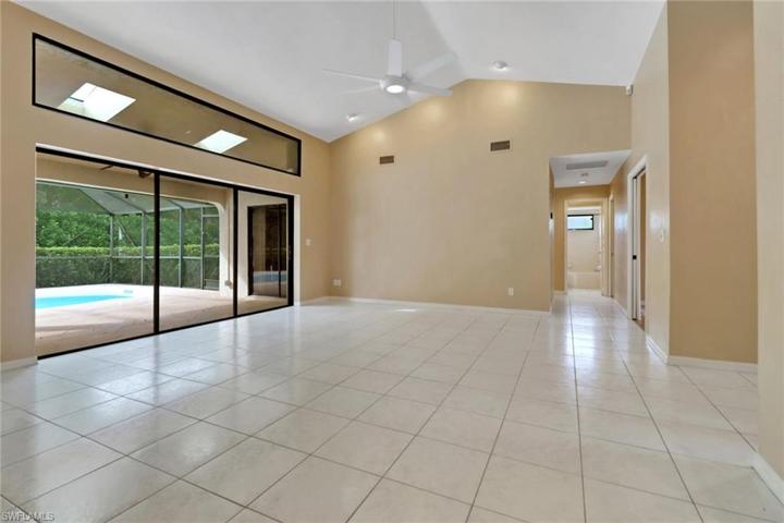 1374  Foxfire  LN, Naples, FL 34104