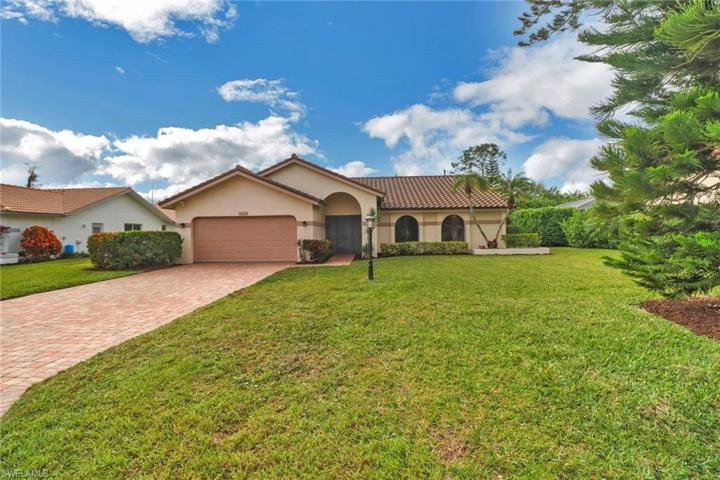 1374  Foxfire  LN, Naples, FL 34104
