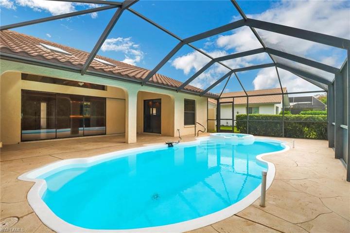 1374  Foxfire  LN, Naples, FL 34104