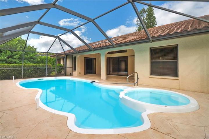 1374  Foxfire  LN, Naples, FL 34104