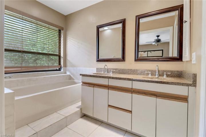 1374  Foxfire  LN, Naples, FL 34104