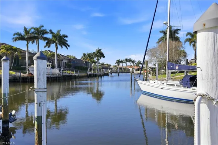 Dock leading out to Charlotte Harbor in minutes - no bridges