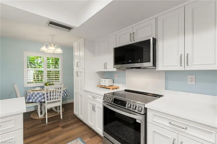 212  Potomac  PL, Naples, FL 34112