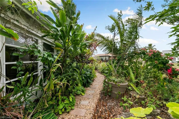 212  Potomac  PL, Naples, FL 34112