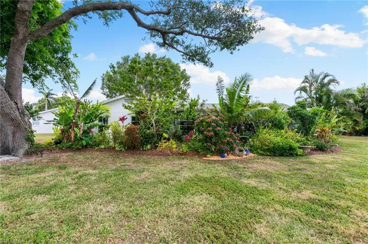 212  Potomac  PL, Naples, FL 34112