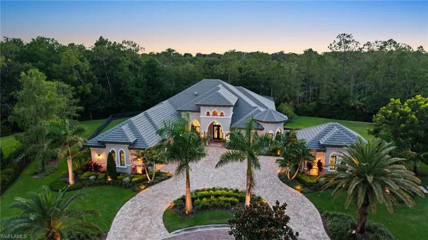 6641 Edgecumbe Dr, Naples, Florida 34119