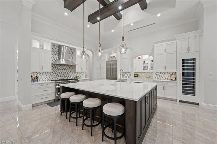 6641 Edgecumbe Dr, Naples, Florida 34119